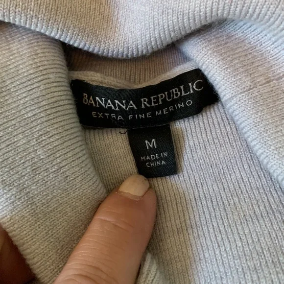 Banana Republic Sweater - Picture 3 of 4